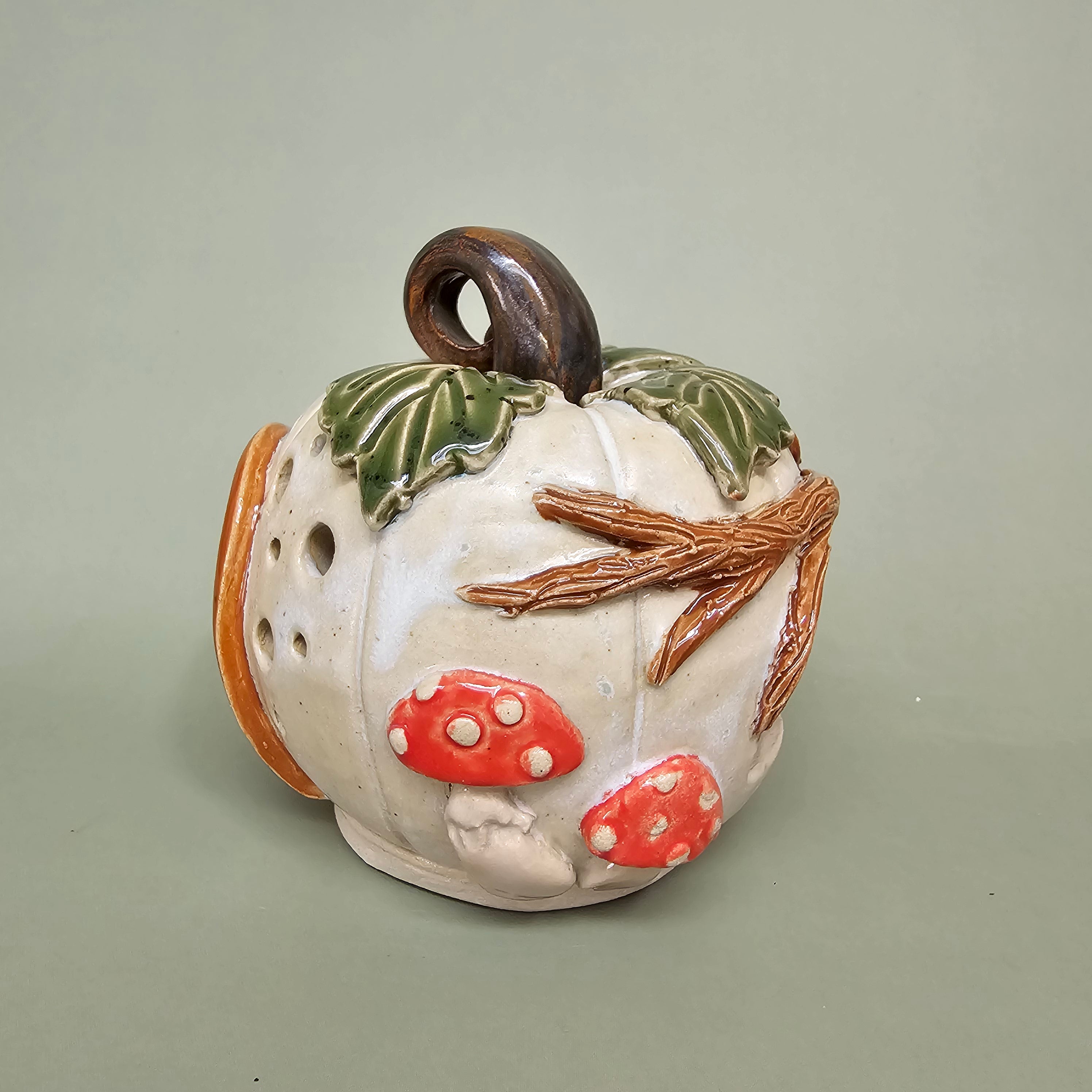 Maison citrouille – Sous les feuilles – M (C#2604)