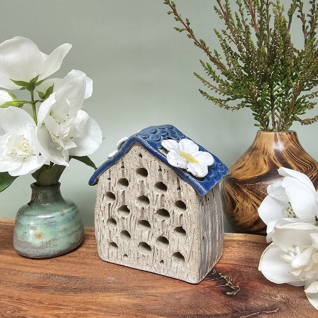 Hôtel à Insectes - La Petite Maison Fleurie (H#2601)