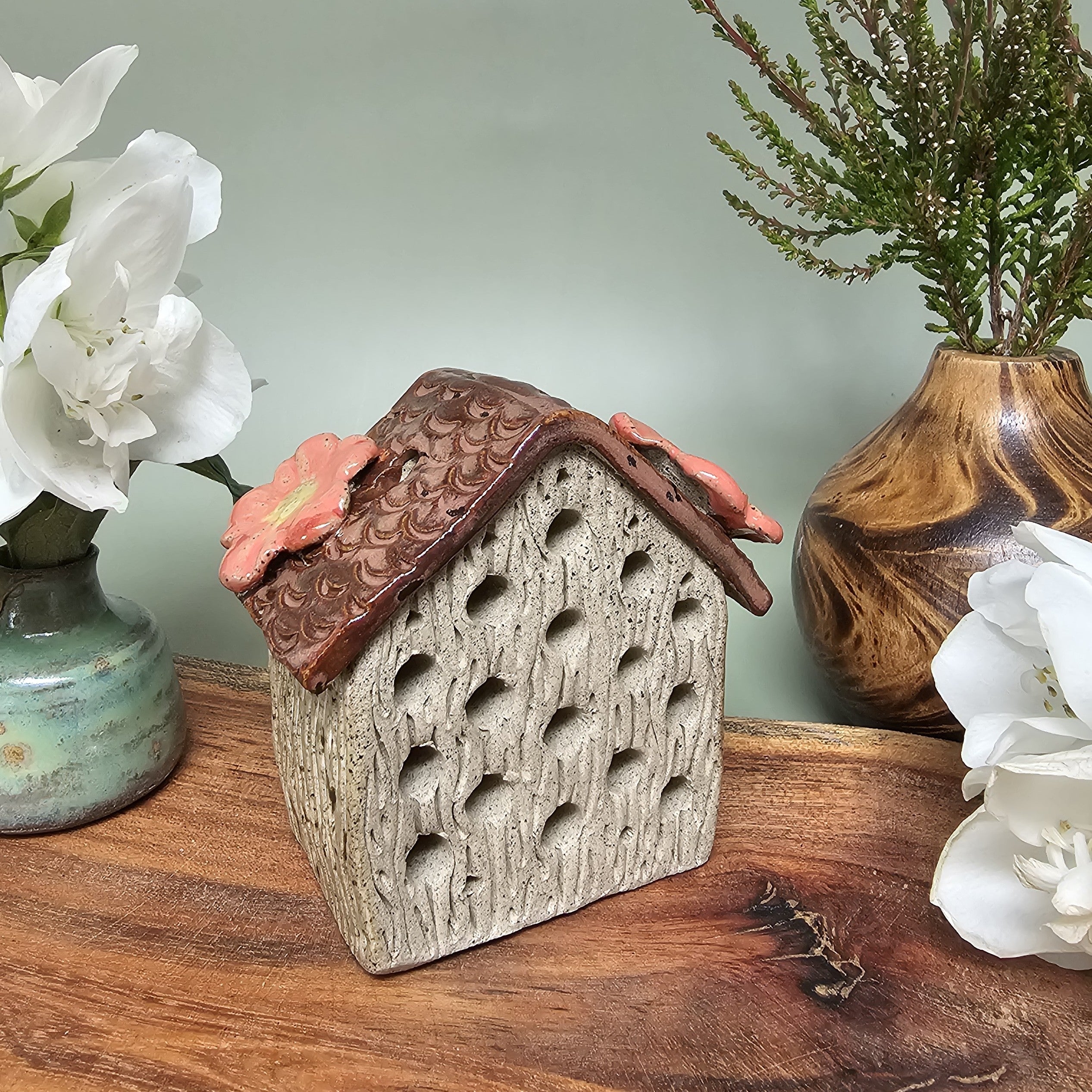 Hôtel à Insectes - La Petite Maison Fleurie (H#2602)