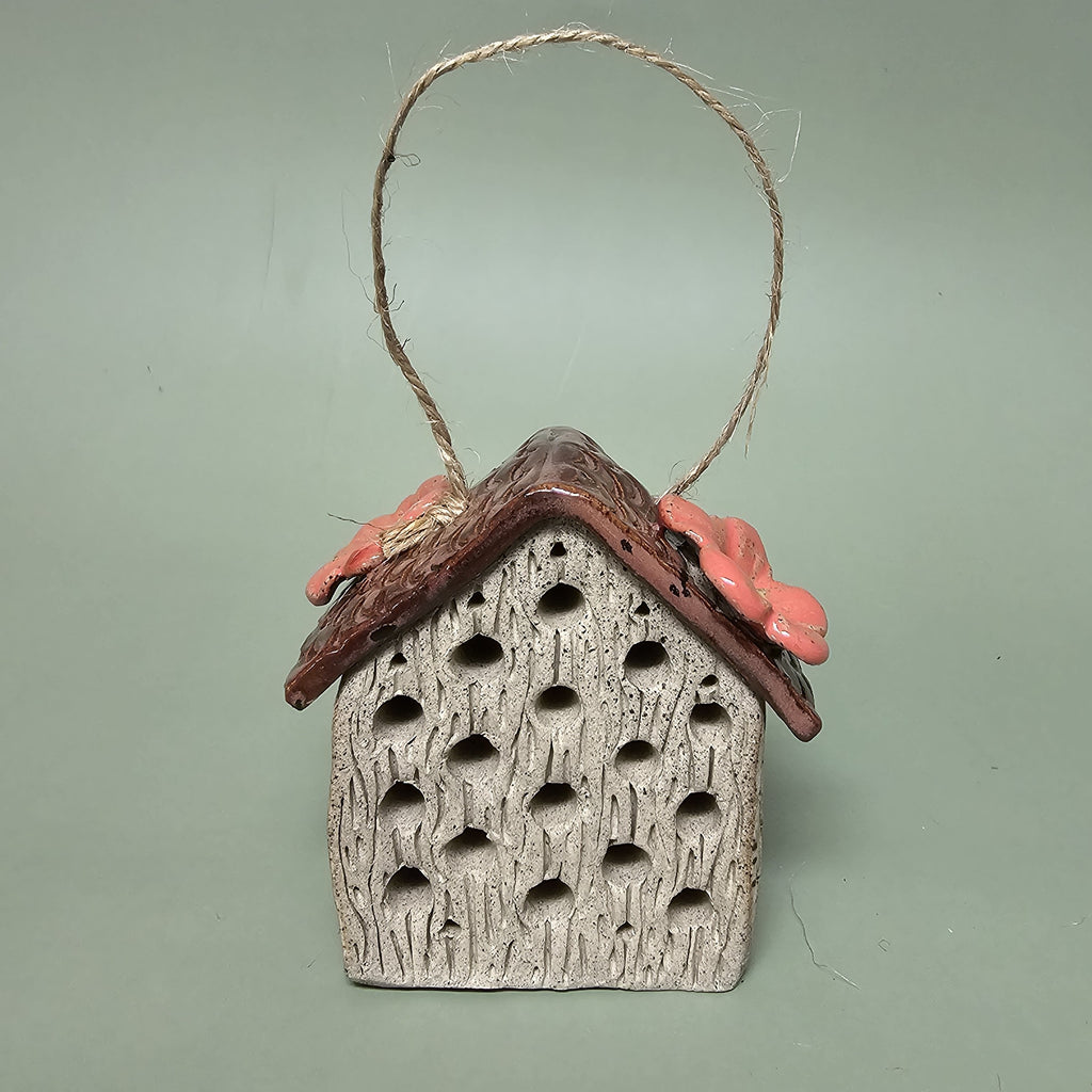 Hôtel à Insectes - La Petite Maison Fleurie (H#2602)